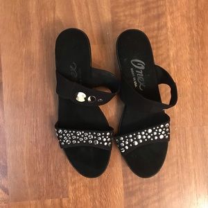 Black sandals with silver, low heel